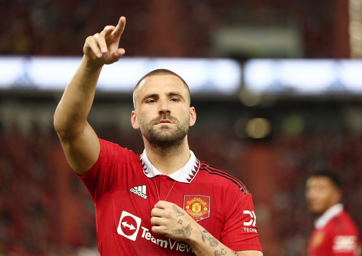 Everton eye Man Utd left-back Luke Shaw